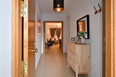 Fotografía del interior del acceso al piso