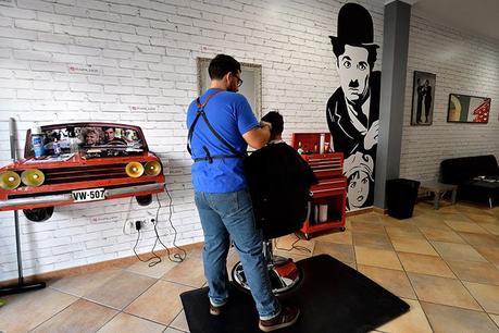 Vista del mural con la ilustración de Charlot