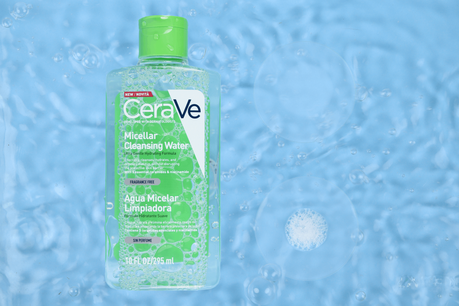 Agua de limpieza CeraVe Micro: embalaje y textura
