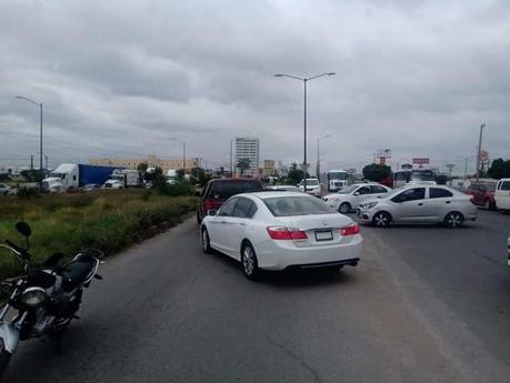 Bloqueos carreteros en las cuatro regiones de SLP