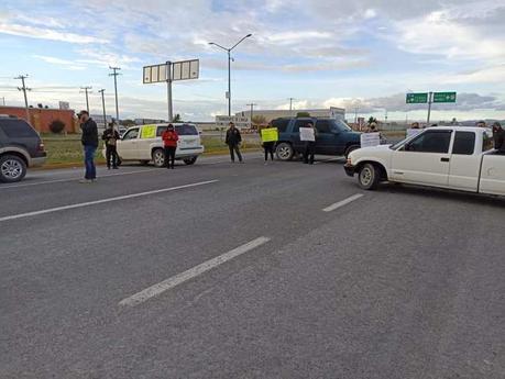 Bloqueos carreteros en las cuatro regiones de SLP