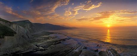 Acantilados de Mutriku, Deba y Zumaia, bellos paisajes en Guipúzcoa