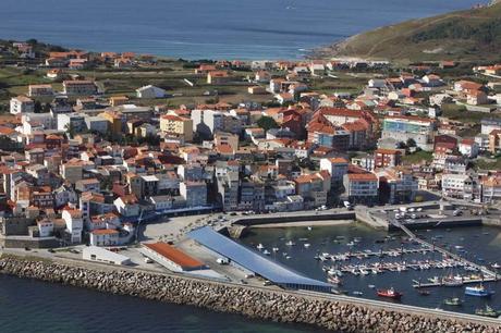 Pueblo de Finisterre, hermoso puerto e importante faro