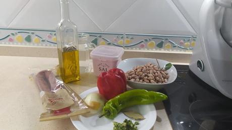 Judías Pinta con Chorizo con Thermomix ® Los ingredientes necesarios para hacer las judías pintas con chorizo