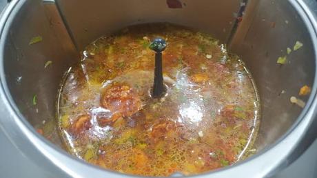Judías Pinta con Chorizo con Thermomix ® Ponemos el resto de los ingredientes y cocinamos