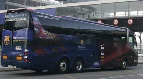 El autocar del Barça abandona a Koeman en una gasolinera