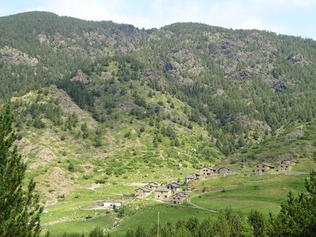 El mejor plan para descubrir Andorra con niños: En busca de los Tamarros. El mejor plan para descubrir Andorra con niños: En busca de los Tamarros.