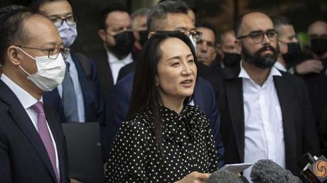 Aterriza en China directora financiera de Huawei tras ser liberada en Canadá