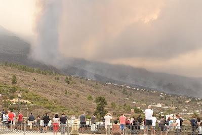 El volcán de La Palma siembra la destrucción en la “Isla Bonita”.