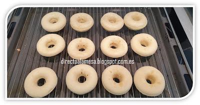 Donuts al horno con glaseado de chocolate Donuts al horno con glaseado de chocolate