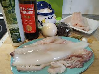 CALAMARES ENCEBOLLADOS CON VINO MOSCATEL DE MALAGA