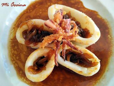 CALAMARES ENCEBOLLADOS CON VINO MOSCATEL DE MALAGA