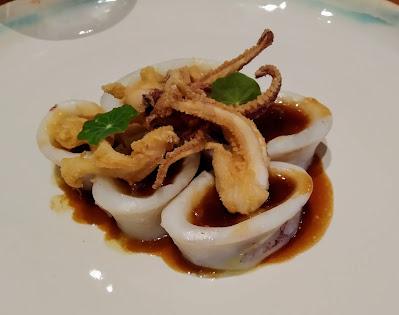 CALAMARES ENCEBOLLADOS CON VINO MOSCATEL DE MALAGA