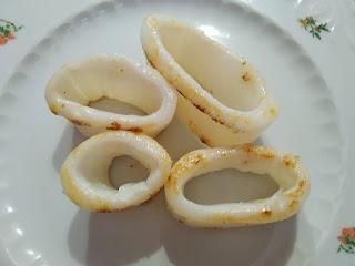CALAMARES ENCEBOLLADOS CON VINO MOSCATEL DE MALAGA CALAMARES ENCEBOLLADOS CON VINO MOSCATEL DE MALAGA