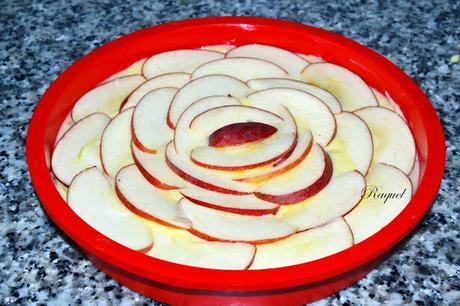 Bizcocho con crema catalana y manzana Bizcocho con crema catalana y manzana