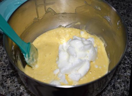Bizcocho con crema catalana y manzana Bizcocho con crema catalana y manzana