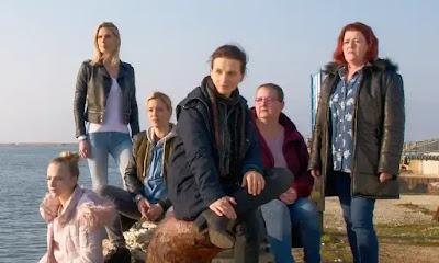 EN UN MUELLE DE NORMANDÍA (LE QUAI DE OUISTREAM) (Francia, 2021) Drama, Social EN UN MUELLE DE NORMANDÍA (LE QUAI DE OUISTREAM) (Francia, 2021) Drama, Social