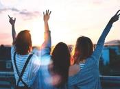 amigo buscas desesperadamente afuera