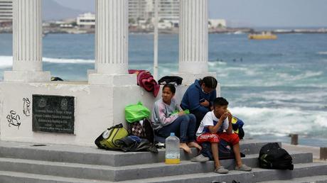 Chile instalará albergues para asistir a migrantes venezolanos