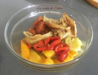 Tostas de verduras confitadas