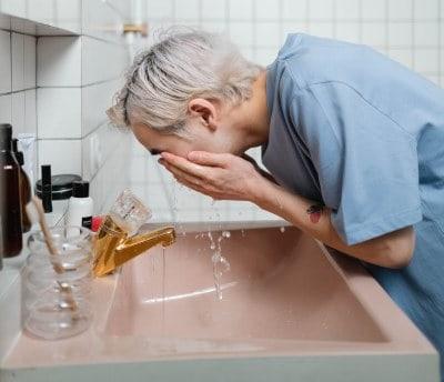 Agua micelar: qué es y para qué sirve 3 agua micelar que es