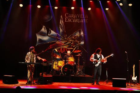 Caravela Escarlate - Caravela Escarlate (2017)