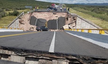 Se desploma puente de carretera Cerritos -Tula , una víctima