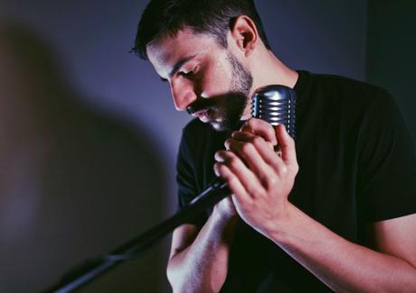 Ed Keziah lanza ‘Tirados en el sofá’, una canción de desidia y lamento Ed Keziah lanza ‘Tirados en el sofá’, una canción de desidia y lamento