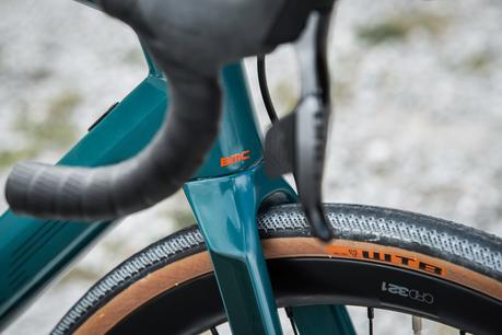 BMC Roadmachine X la Super estrella para grava