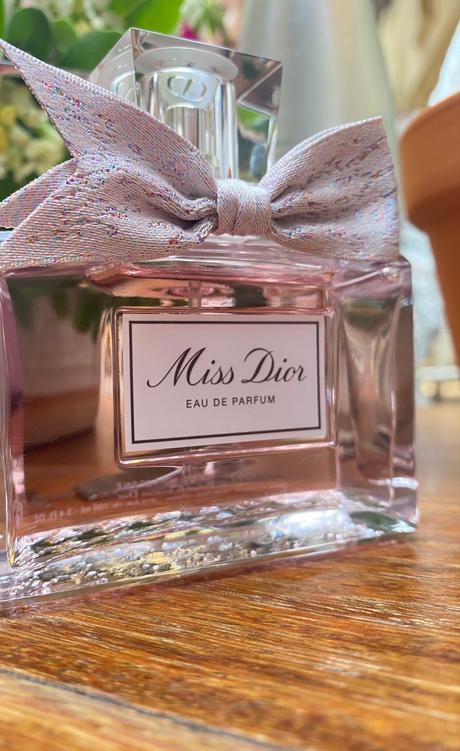 Nuevo Miss Dior Eau de parfum, miles de flores en una botella.