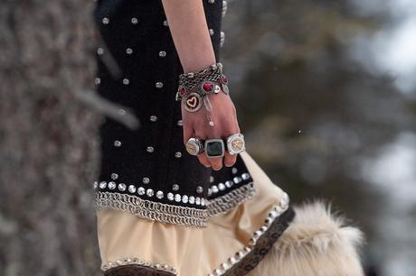 Tendencias o/i 2021-2022: las joyas que están de moda anillo de menique miu miu