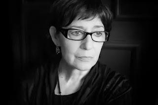 Olvido García Valdés: Las flores de algunos árboles