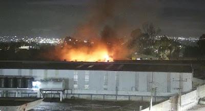 RESPONDEN BOMBEROS DE TEXCOCO A INCENDIO DE FÁBRICA EN CHICOLOAPAN