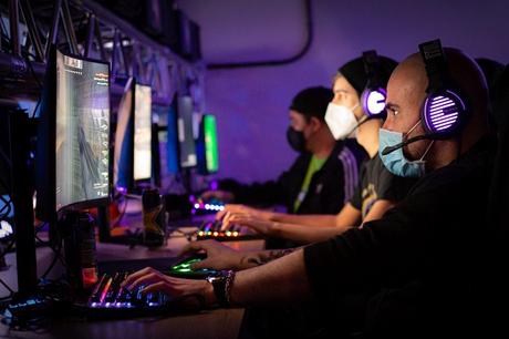 Beehive reinventa el mundo del gaming con 400 metros cuadrados listos para jugar en el centro de Madrid