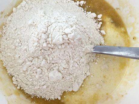 delikatissen tarta tatin de plátano tarta invertida de plátano tarta de plátano fácil Sticky cake easy delicious banana cake bizcocho plátano mojado bizcocho de plátano bizcocho con salsa de caramelo bizcocho con fruta muy jugoso banana cake  