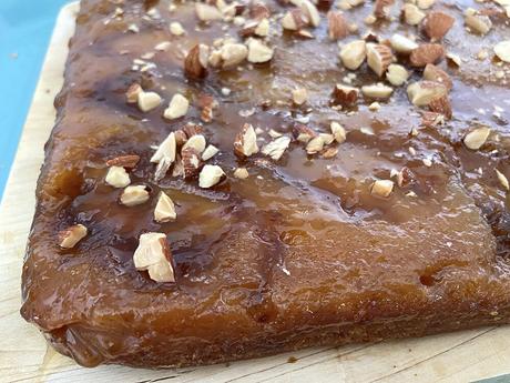 delikatissen tarta tatin de plátano tarta invertida de plátano tarta de plátano fácil Sticky cake easy delicious banana cake bizcocho plátano mojado bizcocho de plátano bizcocho con salsa de caramelo bizcocho con fruta muy jugoso banana cake  