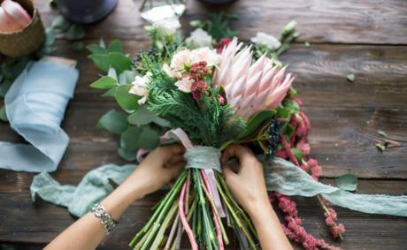 Cómo elegir arreglos florales para funerales 3