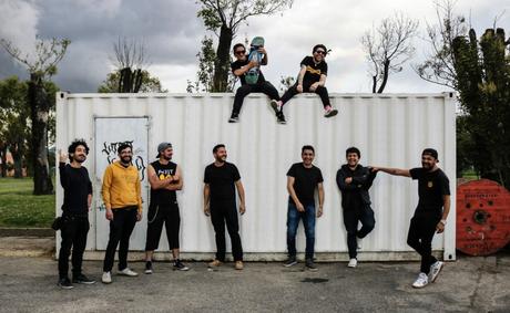 La banda colombiana El Punto Ska pide un cambio a través de ‘El Cajón’