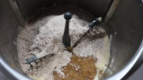 Ponemos todos los ingredientes en el vaso y los mezclamos