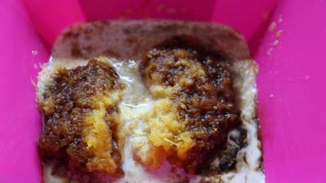 Ponemos en un bol y mezclamos el puré de calabaza y la leche