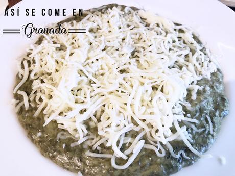 Espinacas a la crema con huevo escalfado