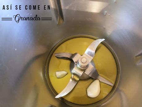 Espinacas a la crema con huevo escalfado