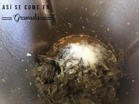 Espinacas a la crema con huevo escalfado