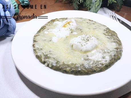 Espinacas a la crema con huevo escalfado