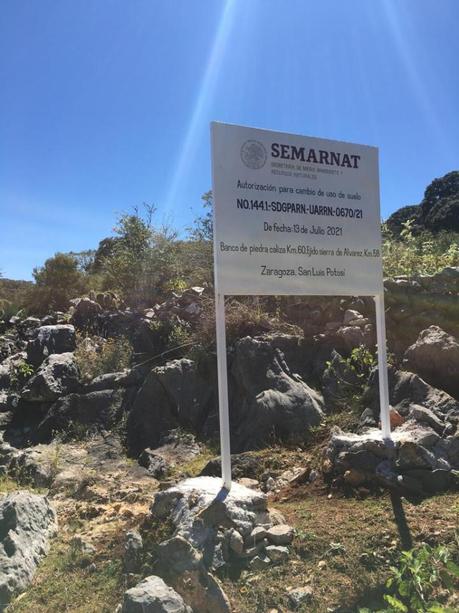 SEMARNAT autoriza extracción de piedra en la Sierra de Álvarez