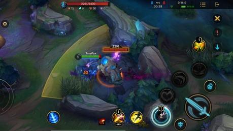 Evelynn luchando contra enemigos en el campo de batalla