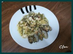 Merluza en salsa con almejas y gambas