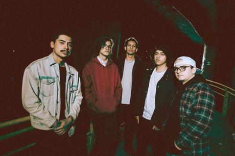 Sin Dicción lanza ‘S.A.M.’, una canción visceral que expone los daños de una relación fallida