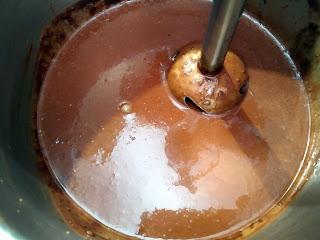 ATÚN EN SALSA DE CHOCOLATE CON PURÉ DE PATATAS Y CHAMPIÑONES A LA PLANCHA ATÚN EN SALSA DE CHOCOLATE CON PURÉ DE PATATAS Y CHAMPIÑONES A LA PLANCHA