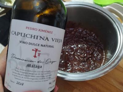 ATÚN EN SALSA DE CHOCOLATE CON PURÉ DE PATATAS Y CHAMPIÑONES A LA PLANCHA ATÚN EN SALSA DE CHOCOLATE CON PURÉ DE PATATAS Y CHAMPIÑONES A LA PLANCHA